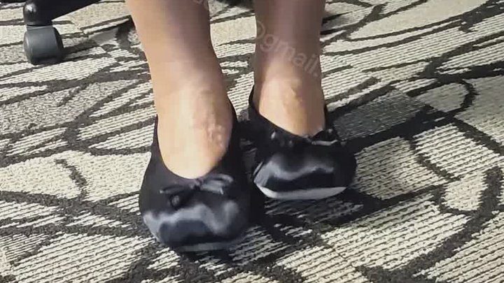 The Giantess Jade - Toe Wiggles in Slippers