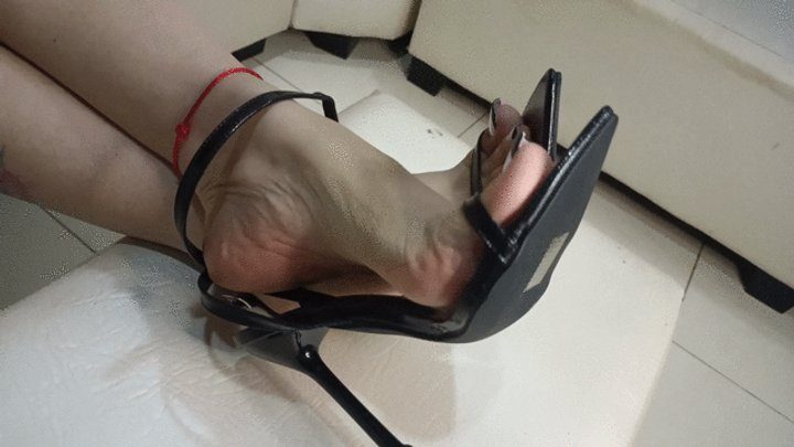 Goddess Foot Fetish - Pronounced bows on beautiful high heels (4)