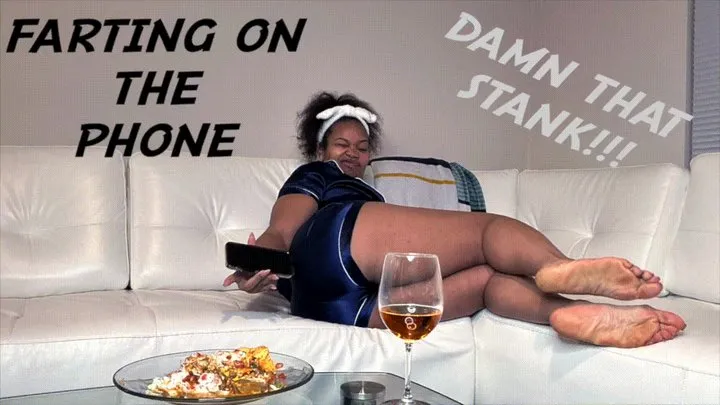 Sashamonae - Farting On The Phone