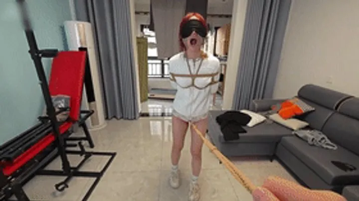 Chinese Bondage Foot Fetish - xy276-Single ponytail sports girl is tied up with ropes and spreads her legs to play with Wachsspiele