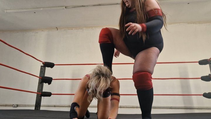 Bad Girls Wrestling - The Dominating lady destroyes blonde wrestler
