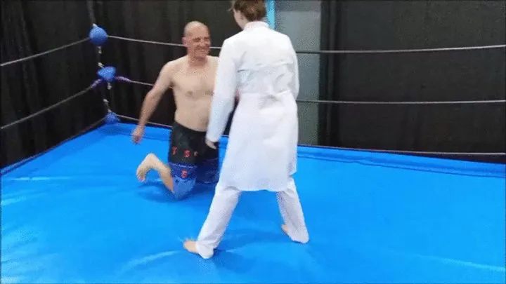 The Wrestling Amazons - Mixed wrestling in a real medical outfit