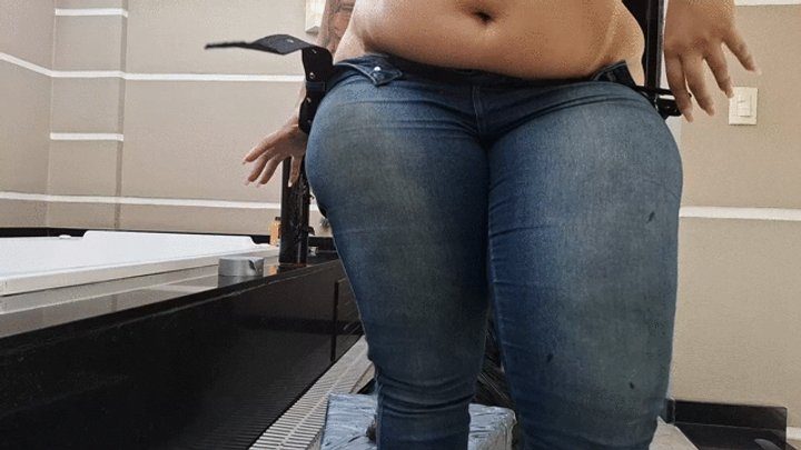 Gf Studios - BIG BUT GIRLS FACE SIT ON BOX PART 3