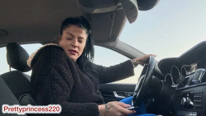 Prettyprincess - fart in mercedes car