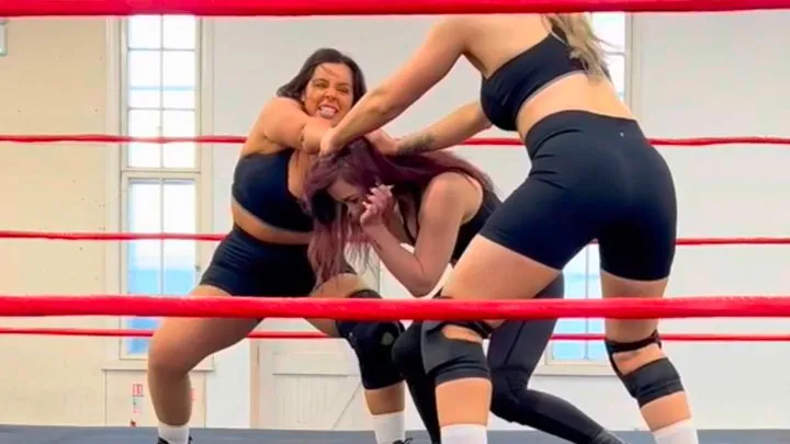 Nadia Sapphire - hair pulling, back scramming And double submissions