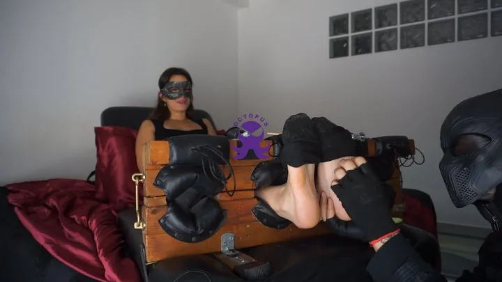 Octopustickling - Pam tickling session - feet 1080