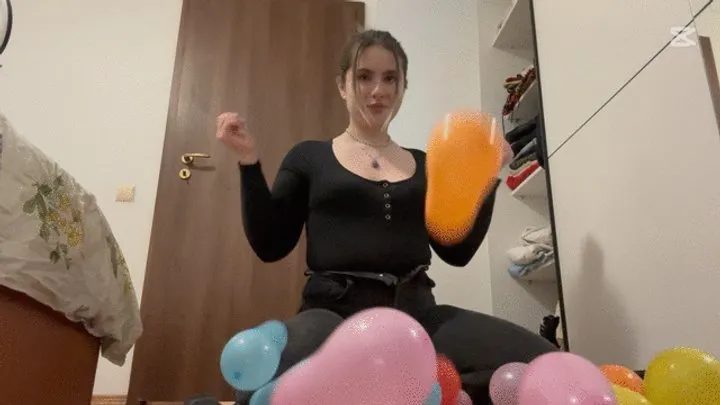 Nipsandstrips - Farting on ballons then poping them