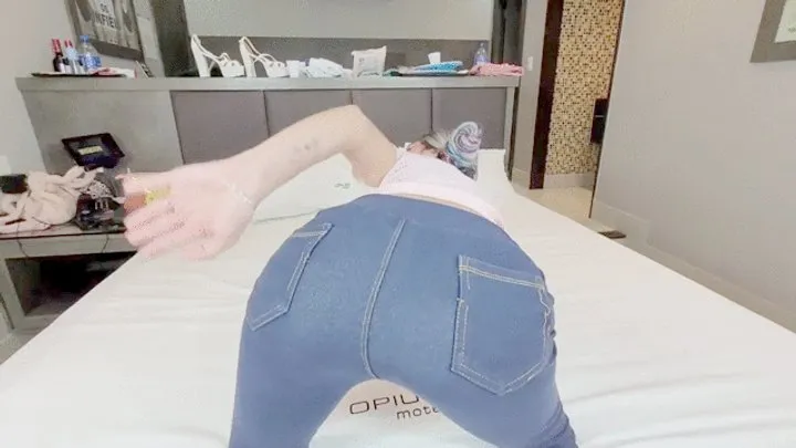 Fart In Brazil - PREPARING A SMALL PARTY FOR MY FRIENDS WITH GOOD FART DRINKS - BY BABE - CLIP 2