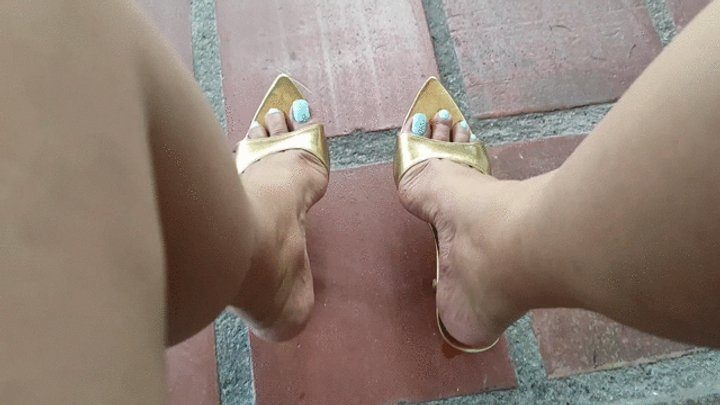 Goddess Foot Fetish - Pronounced bows on high heels (2)