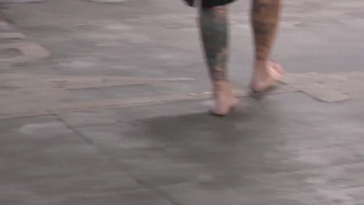 Barefootcityexperience - Georgina barefoot thru carpark on Winters day