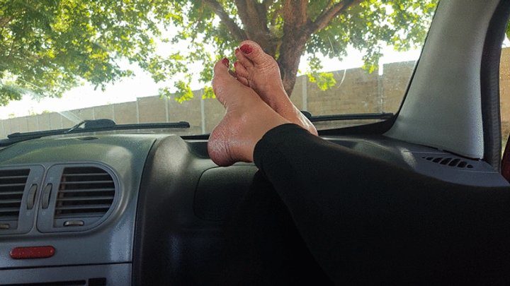 Goddess Foot Fetish - Pronounced arches and beautiful soles while riding in my car (1)