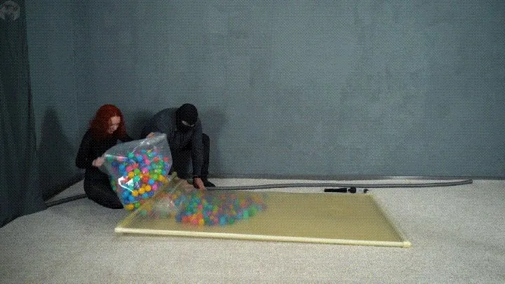 Vacuum Dreams - Sonia and the experiment with colored balls part 2