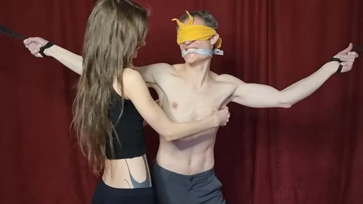 Kitzelseite Ticklefun - Cassie: Sweet revenge - tickling the tickler