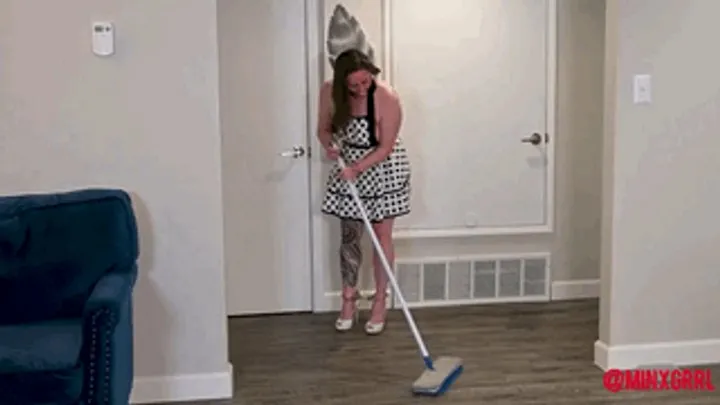 Cinched And Secured - MinxGrrl Does Her Chores (WMV Format)