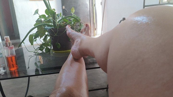 Goddess Foot Fetish - What beautifully pronounced arches and wrinkled soles on the same feet (1)