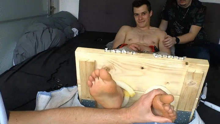 Czechmalefoot Video Store - Hot barefoot personal coach in trouble Kupen tickled and worshiped feet