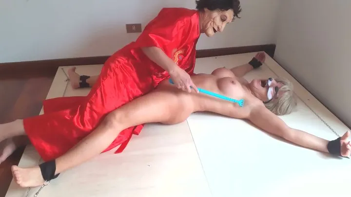 Smwife - Superfox, obscene pussy tickling, feet tickling and stolen orgasms