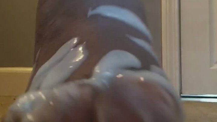 Misssolessnatcher - Showing my lotion some love ft dirty feet