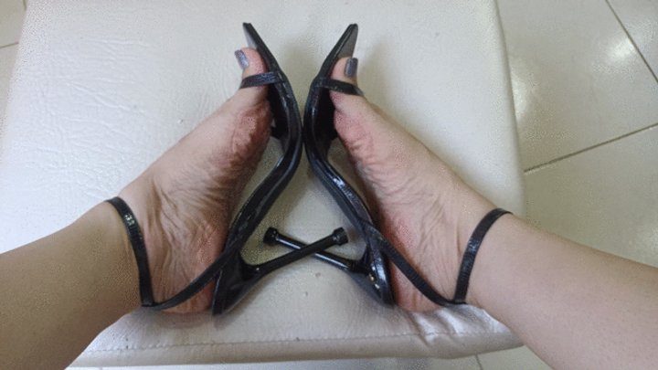 Goddess Foot Fetish - Tami using her pronounced arches to play (4)
