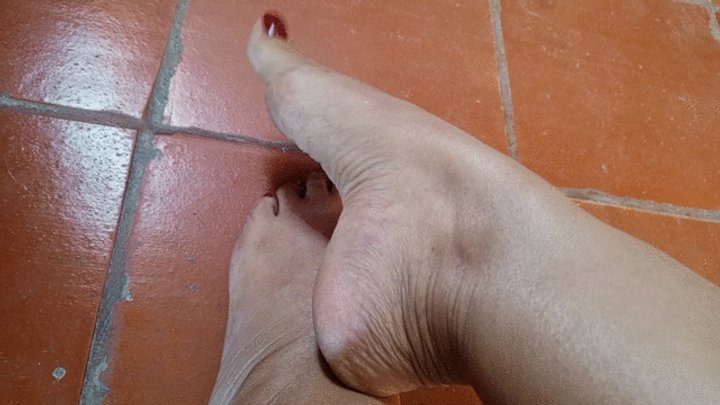 Goddess Foot Fetish - Pronounced soles and bows of the goddess Roxan (3)