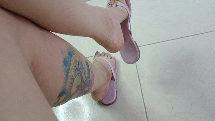 Goddess Foot Fetish - Flip-flops hanging from Tami's pronounced arches (4)