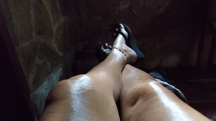 Goddess Foot Fetish - Pronounced arches, oil and flip-flops (1)
