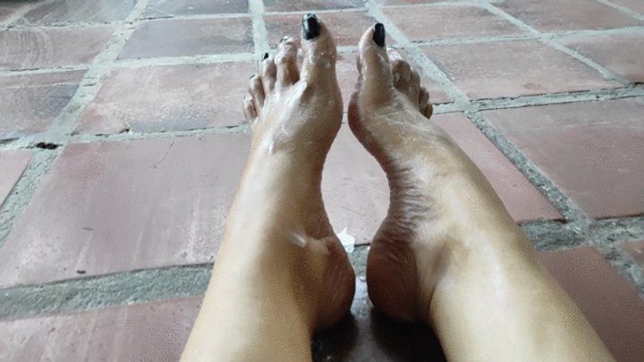 Goddess Foot Fetish - Alicia wetting her pronounced arches and wrinkled soles (2)