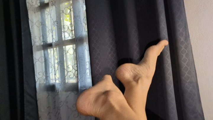 Foot Fetish Paradise - Katherine Highly Arched Feet Queen Jerking off show