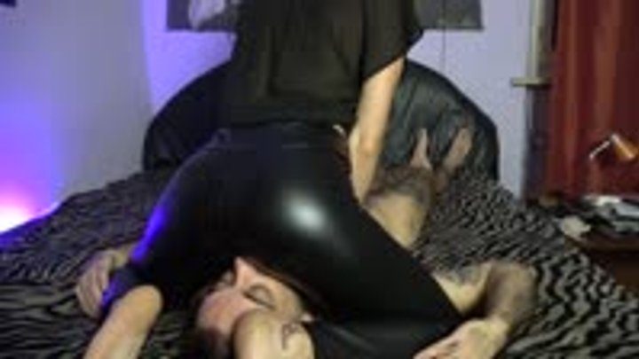 Sigma Femdom - Sigma Femdom - Facesitting in Black Leather