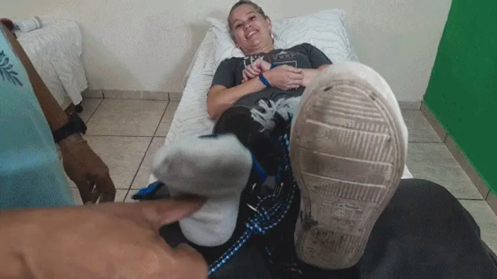 Tropical Foot Fetish Videos - Agatha in tenis and socks off do soles tickling 2025 12 minutes
