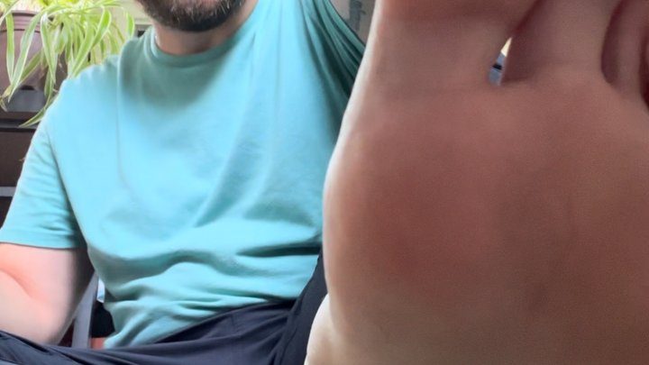 Growingbutt - POV Giant stepdad makes you sniff his giant smelly feet