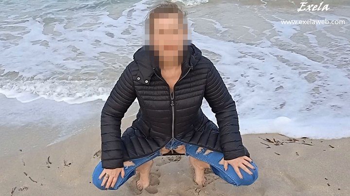 Exela - Exela in Feet fetish on a beach in winter