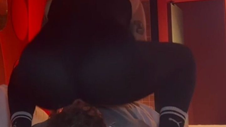 Charliepink - Facesitting, Armpit and Maid