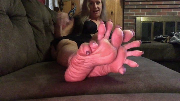 Aariels Foot Fetish Desires - FRISKY LATE NIGHT SIZE 9'S