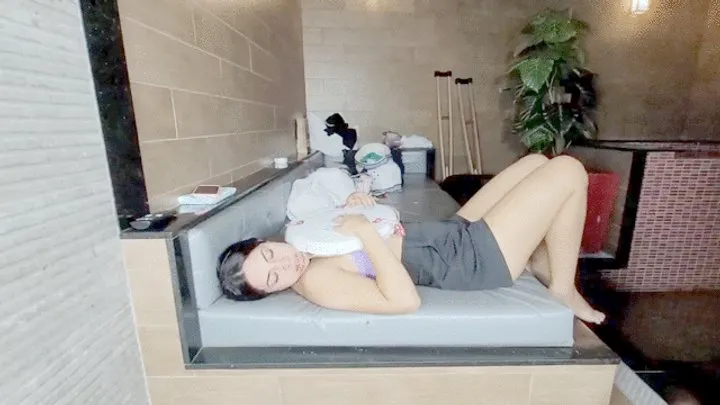 Fart In Brazil - PUNISHING WITH FARTS THE STARVING SLAVE WHO ATE MY PIZZA - BY BRITNEY HUNTER - CLIP 1