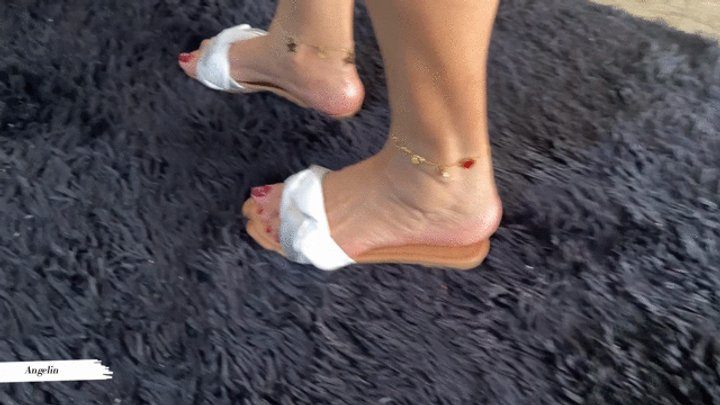 Goddess Foot Fetish - Pronounced arches on flip-flops and wrinkled soles (1)