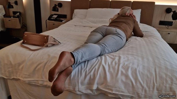 Helenas Feet High Heels Tights Legs - battered and sweaty feet in dirty pantyhose HD wmv 1920x1080