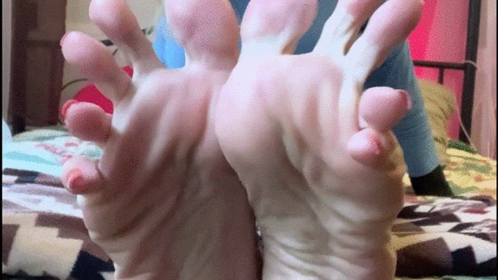 Aariels Foot Fetish Desires - SLIM SOLES AND SOFT BANTER