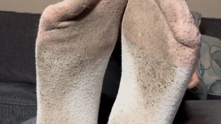 Goddess Alya Reign - Stroke To My Filthy Soiled Socks - Goddess Alya seduces in this dirty sock JOI featuring filthy feet, a cum countdown, sock prints, and more