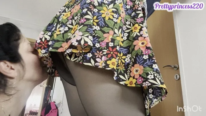 Prettyprincess - farts under the skirt to tears