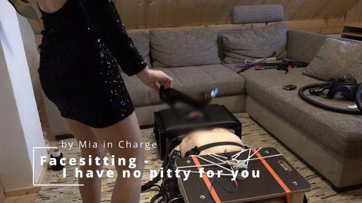 Mia In Charge - Facesitting - I have no pitty for you