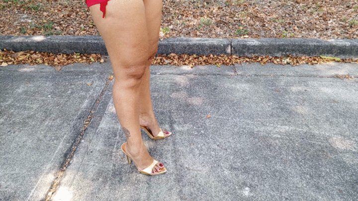 Goddess Foot Fetish - Arcos pronounced in walk with high heels (3)