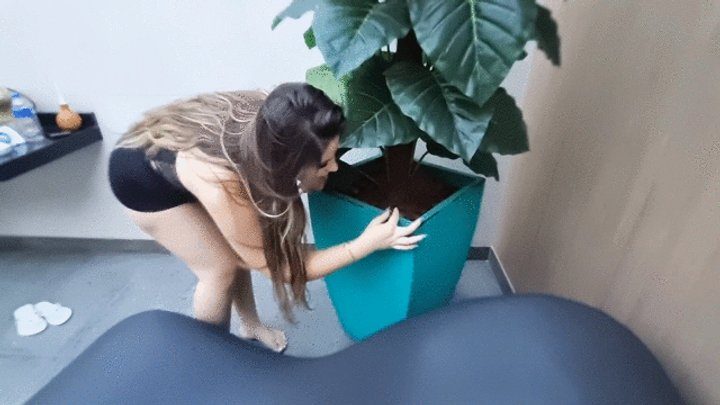 Goddess Scarlet White - GIANT FART WITH SLAVE INTO THE ASS
