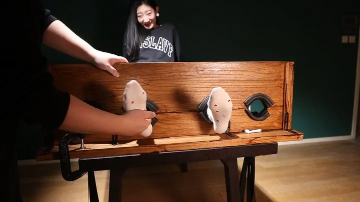 Cgbf - Asian big feet girl cotton socks bare feet tickled