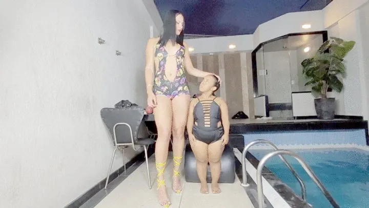 Fetish Factory Brazil Farting - THE GIANT FARTING ON THE DWARF WITHOUT ANY MERCY WITH HER TOTALLY TRAPPED AND DOMINATED - BY DEBORA OLIVER AND ANANZINHA - CLIP FULL