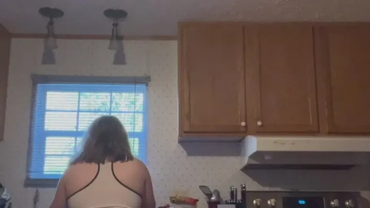Goddessleanne69 - Washing dishes and farting