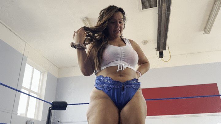 Nadia Sapphire - Giantess gets stink faced