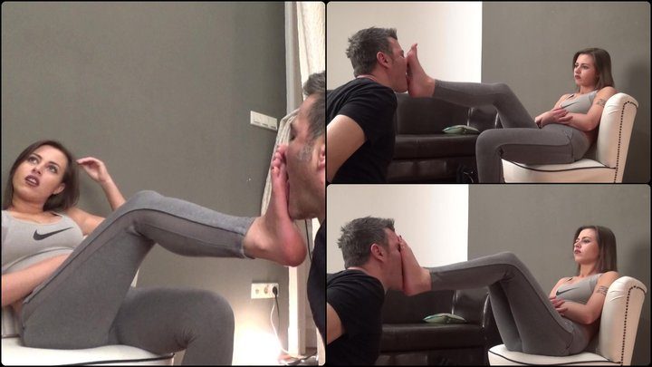 Cruel Footdom - ELIZABETH - You are my gym carpet - Sweaty foot worship - REMASTERED