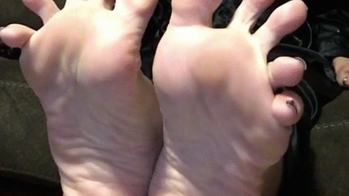Aariels Foot Fetish Desires - BIG SOFT SUPER SIZE 9'S