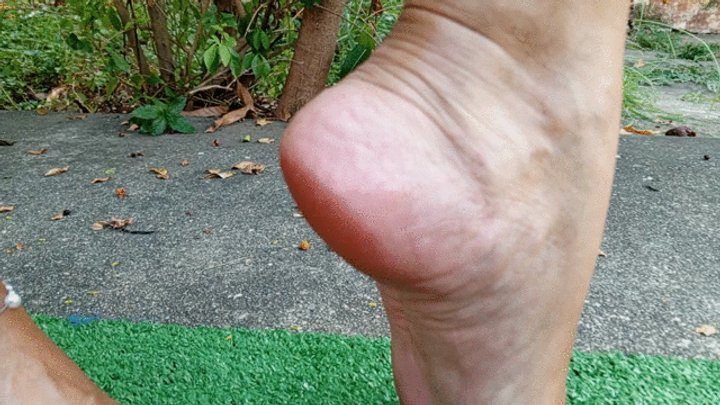 Goddess Foot Fetish - Pronounced arches, wrinkled soles, toenails, toe nails, etc (3)